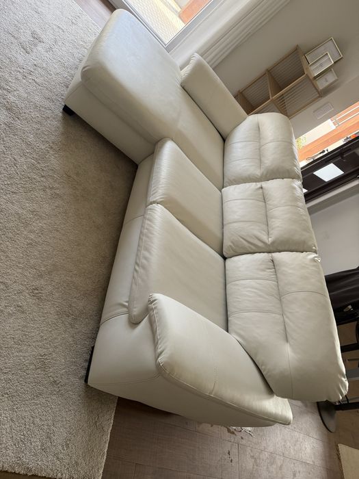 Sofá chaise long beje claro