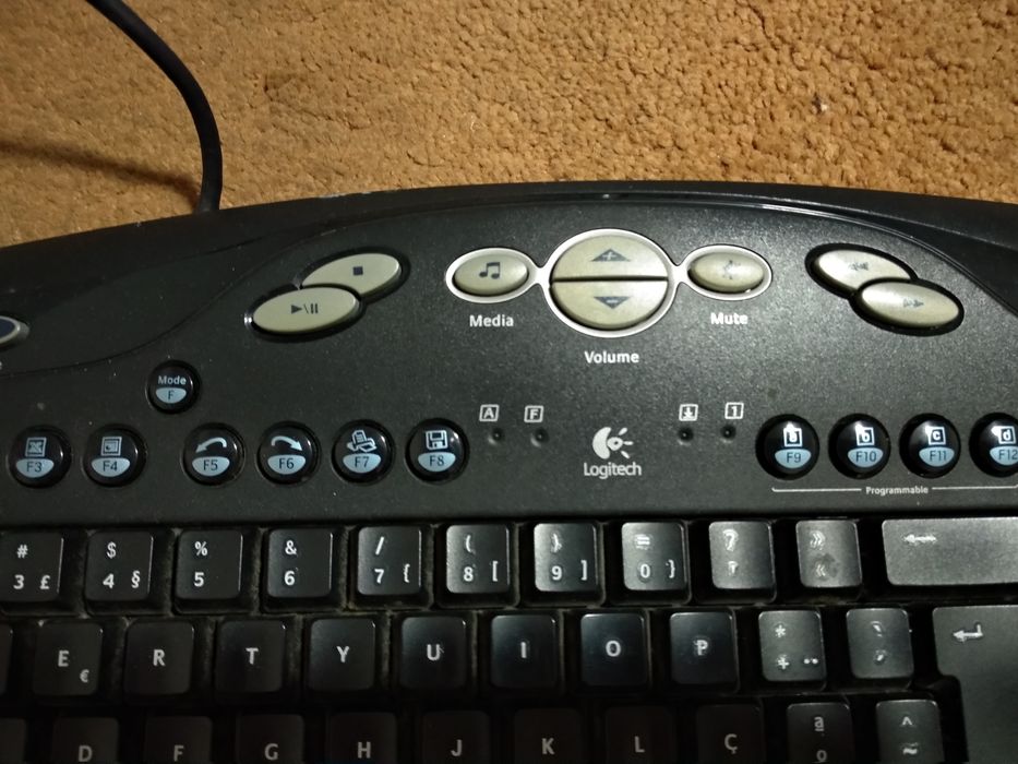 Logitech keyboard like new64283971723777121