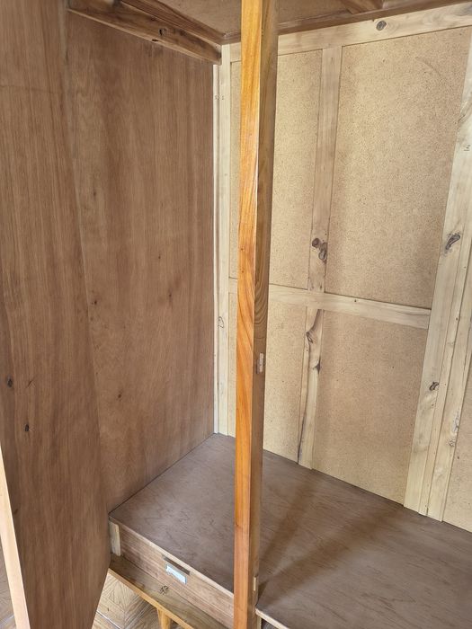 Roupeiro guarda roupa Madeira antiga