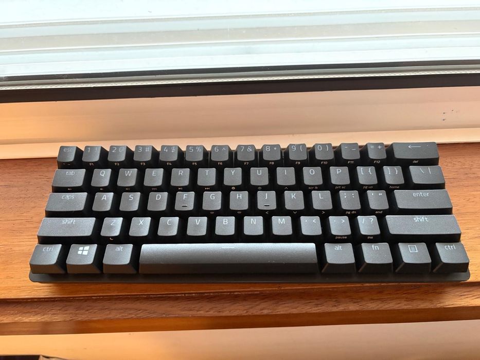 Teclado Mecânico Razer Huntsman Mini RGB – Excelente Estado