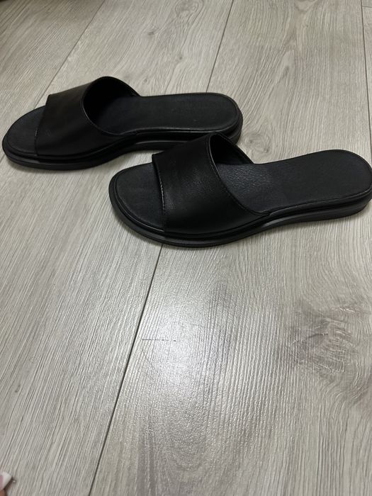 Натуральні шкіряні  шлепанці
