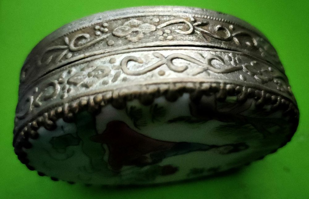 Caixa Oval em Metal c/ Tampa em Porcelana c/Espelho
