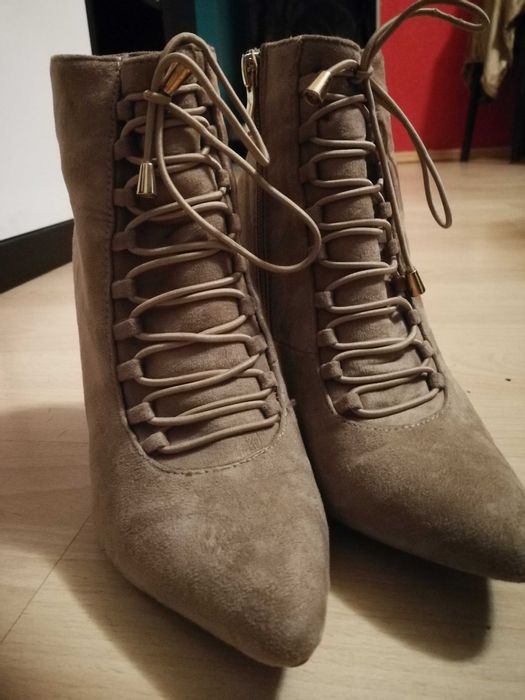 Beżowe botki na szpilce Rozmiar 36