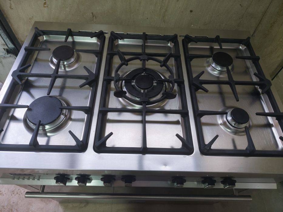 Професійна газова плита на 5 камфорок