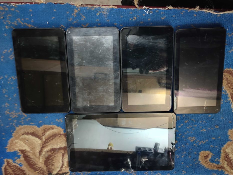 Планшети  5 шт.  лише одним лотом!