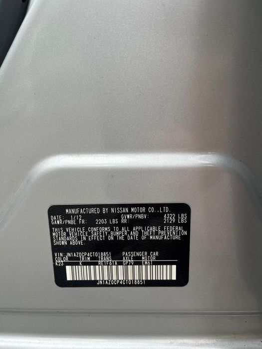 Nissan leaf з підігрівом і сонячною панелью