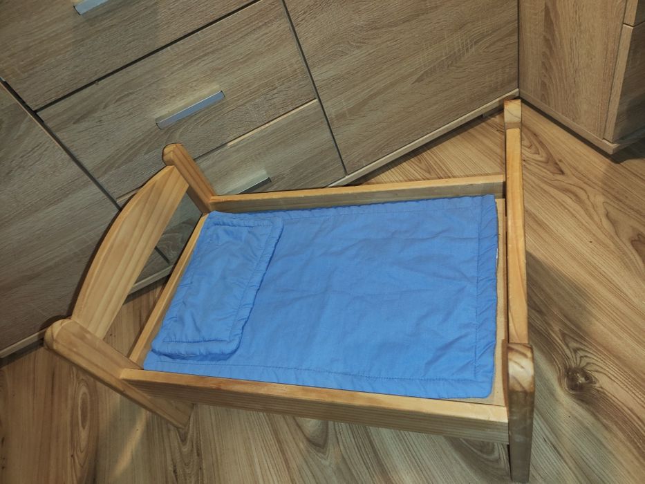 Ikea Duktig Łóżeczko dla lalek, sosna/wielobarwny + pościel 52x36x30 c