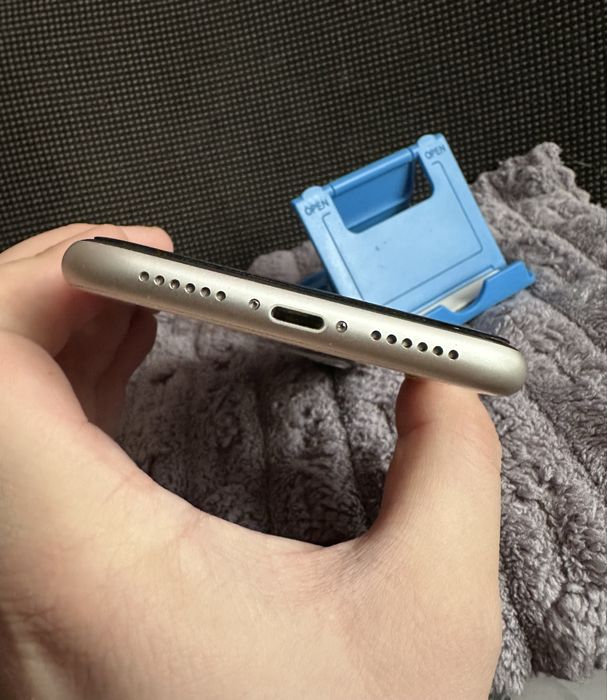 Продам Iphone 11