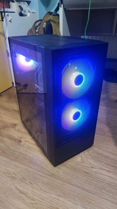 Ryzen 5700x 16gb rtx 4060 seasonic gold