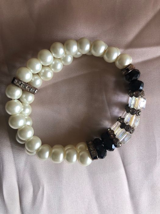Pulseira fora do vulgar em madre pérola e pedras