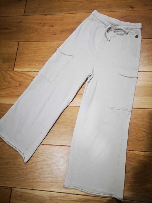 Ü by KappAhl kremowe spodnie dresowe 3/4 134/140 cm 12-13 lat