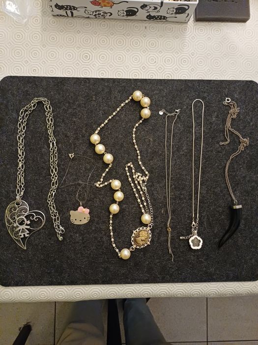 Bijuteria colares e brincos