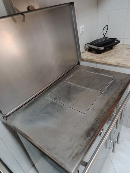 Fogão a lenha em bom estado