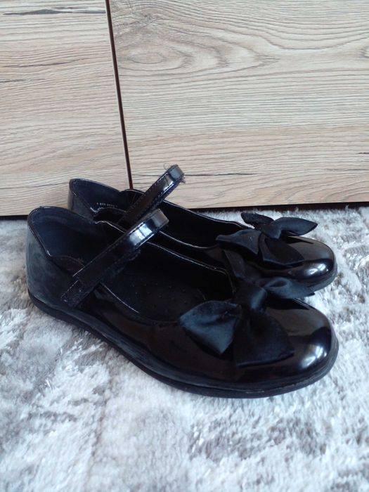 дитячі лаковані туфлі для дівчинки