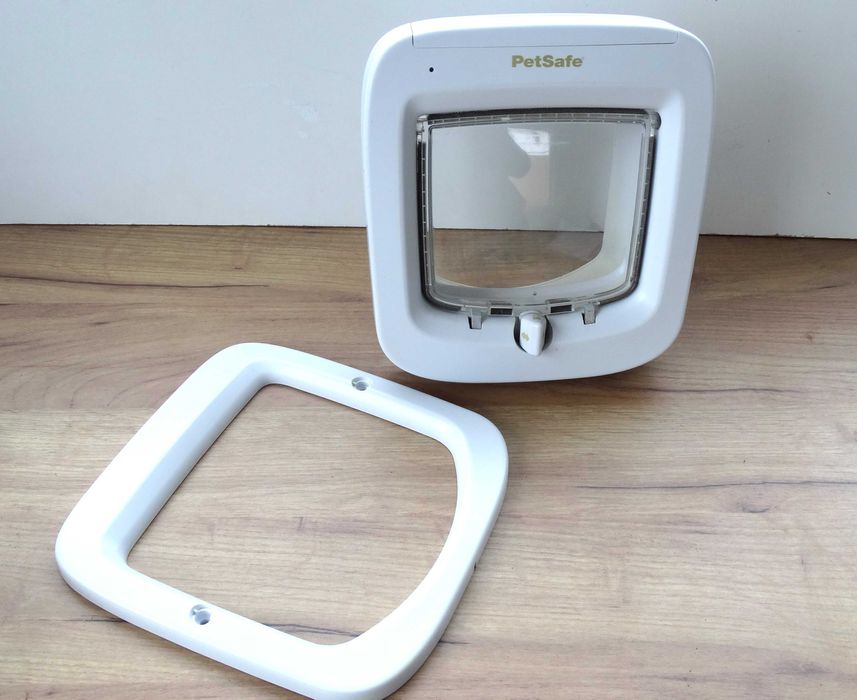 Drzwiczki wahadłowe PETSAFE E 22 X 23,9 cm BIAŁE