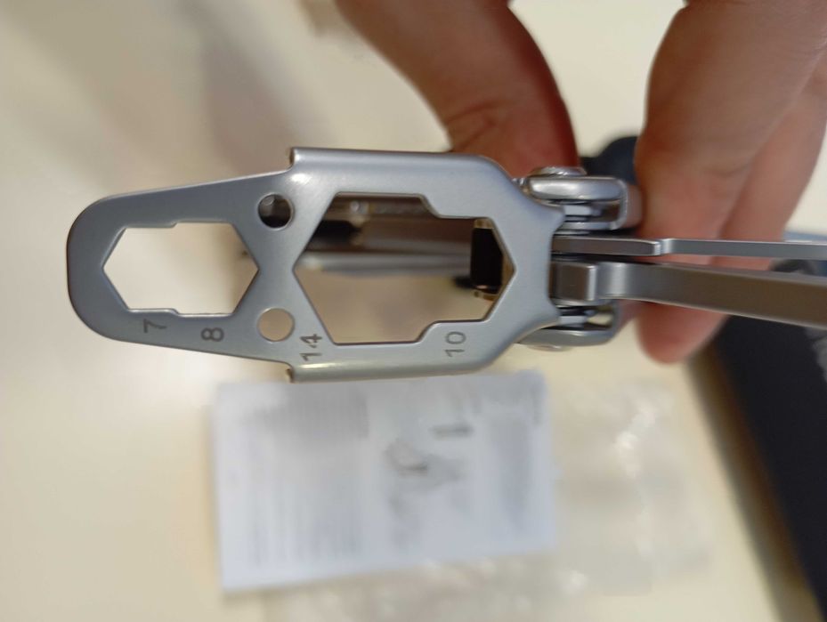 Multitool - alicate táctico.