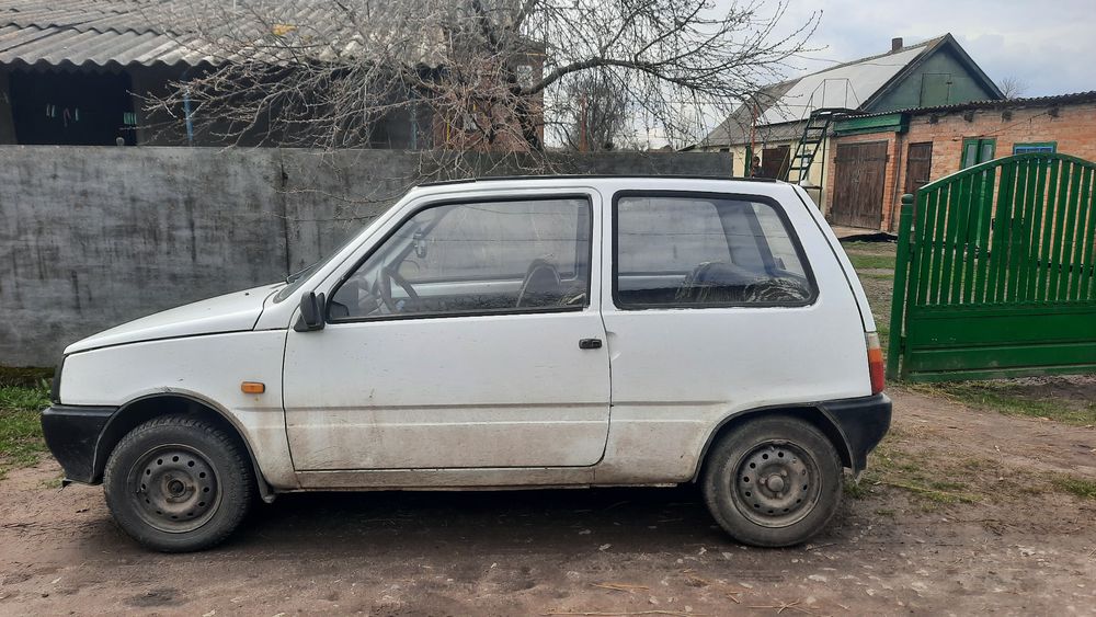 Легковий автомобіль ВАЗ-1111 "Ока"