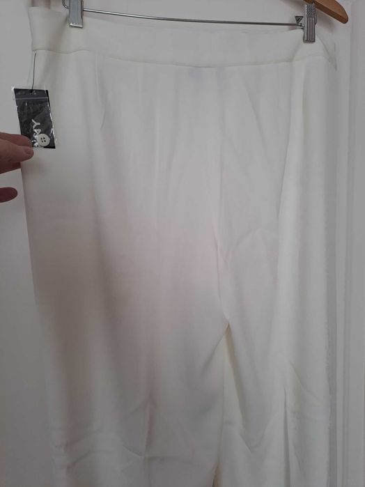 Calças brancas. DKNY. Tamanho 44