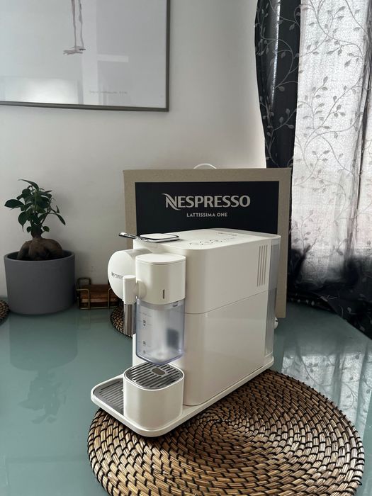 Ekspres Nespresso Lattissima One
