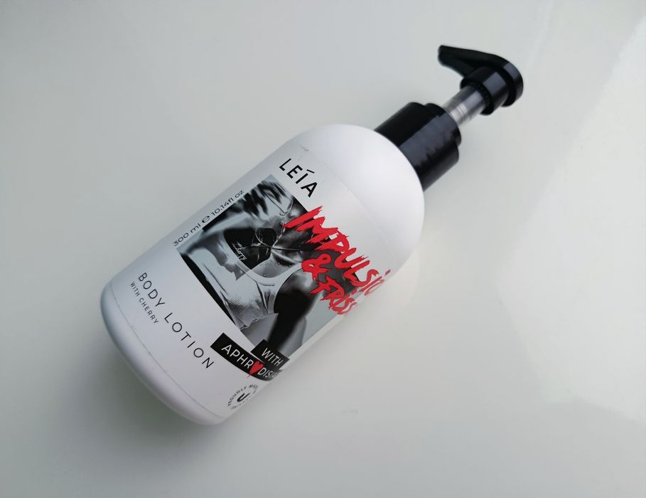 Косметика лотами: Hillary, відбілюючі смужки, олійка для губ