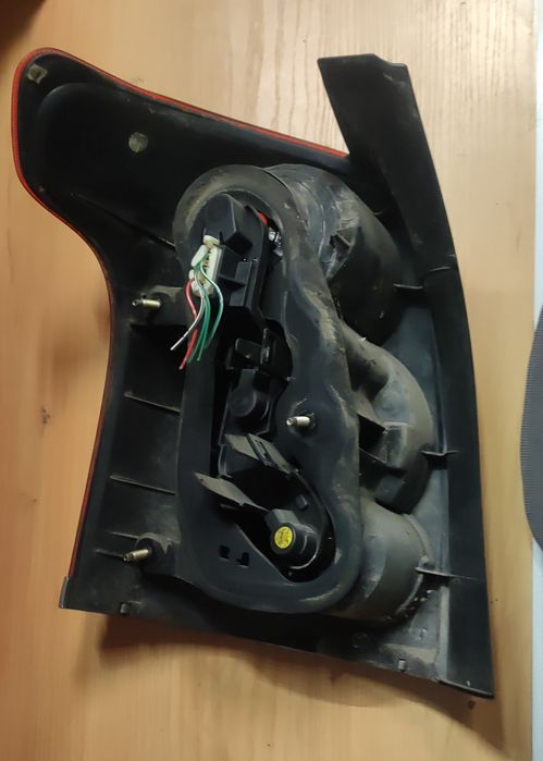 Lampa prawy tył T25 Toyota Avensis