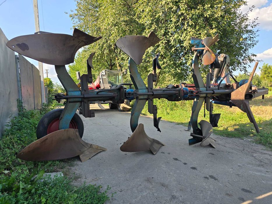 Плуг оборотний 3+