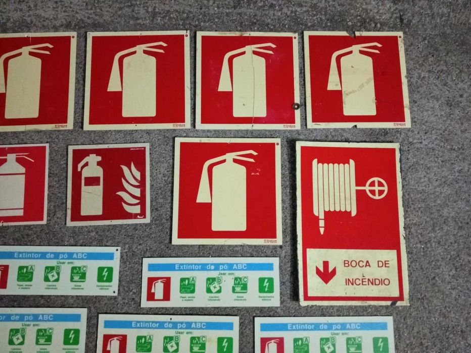 Lote 45+ Placas Sinalização Emergência Fotoluminescentes (Bom Estado)