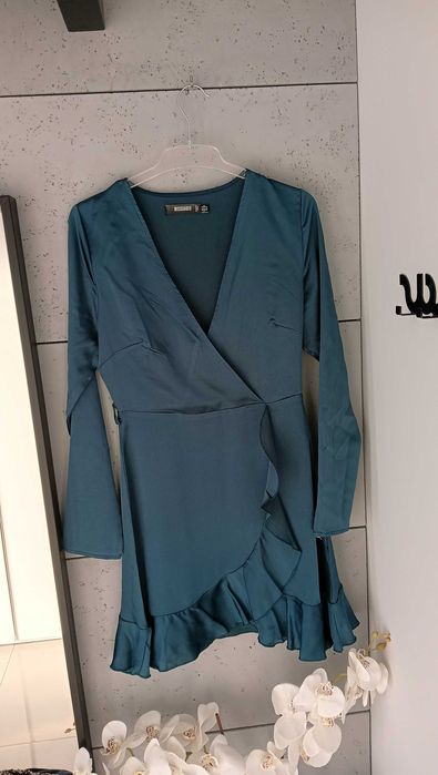 Sukienka satynowa Missguided r.S szafirowa