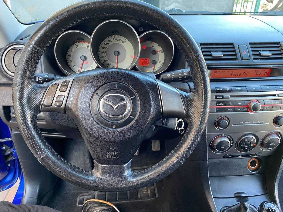 Автомобіль Mazda 3