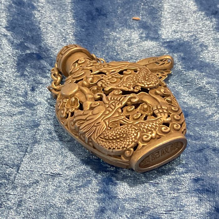 Snuff bottle maio silver Tibetan 9 cm.   Anúncios abaixo