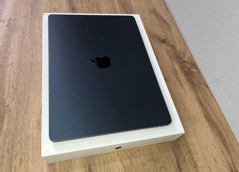 Apple MacBook Air 15 2025, M4 16/256 ГБ