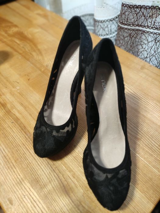 Czarne szpilki na platformie rozmiar 39