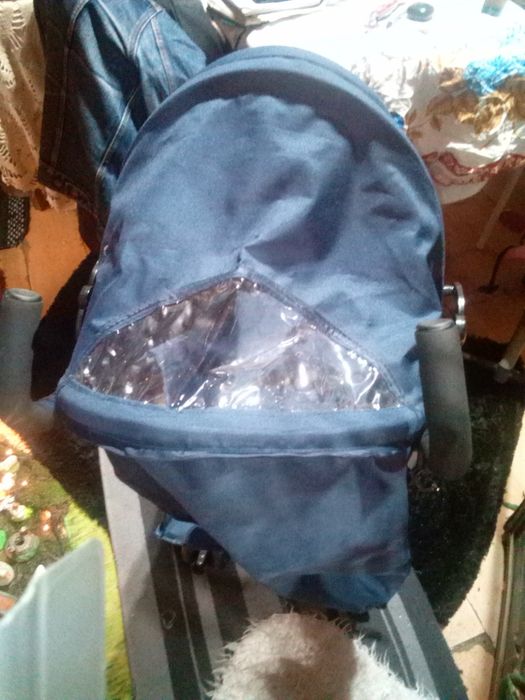 Carrinho de bebe c/ oferta de triciclo 15€