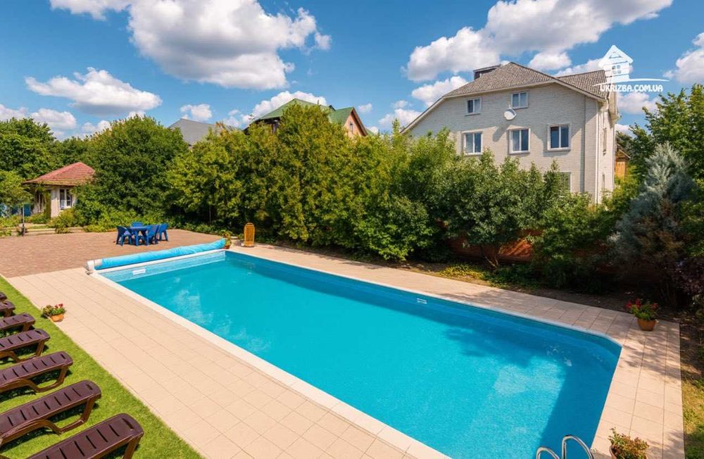 Київ. Будинок 280 кв. Ділянка 15 соток, до 15 осіб.