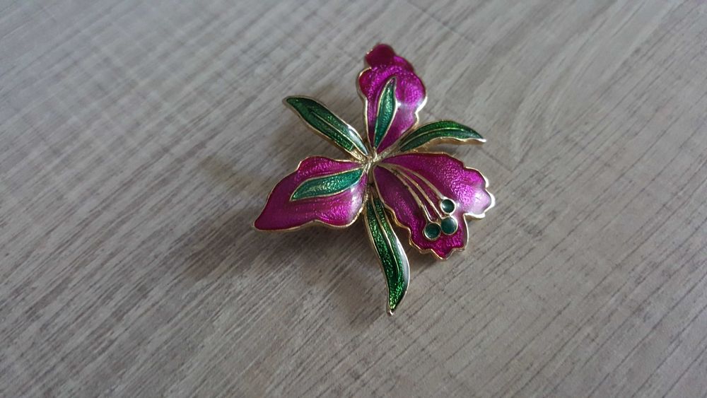 Broszka z okresu prl