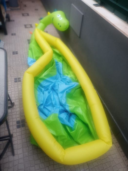 Vendo piscina usada uma vez