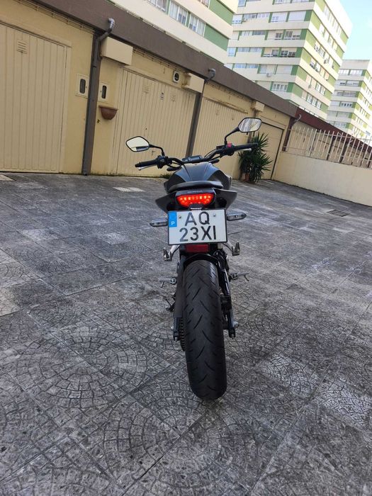 Honda CB125R PRETA 2022 | 4650 KM