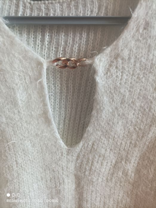 Nowy śmietankowy sweter z łańcuszkiem, roz uni