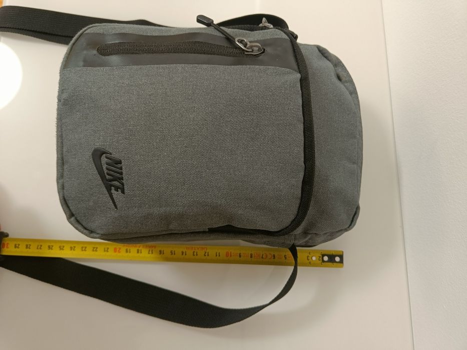 Oryginalna Saszetka Nike Tech / Torebka na ramię – Szara – Stan BDB