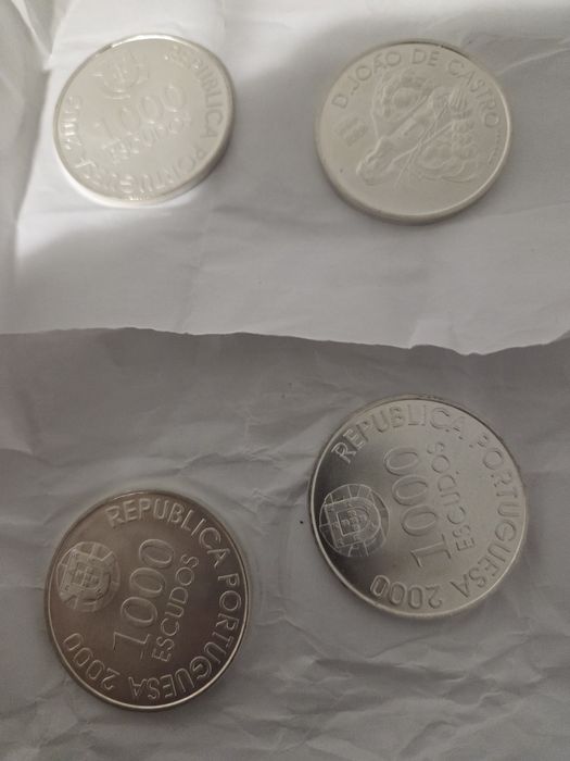 Vendo moedas em prata