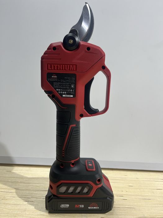 Секатор акумуляторний Vitals Master AG 1830cdk BL Kit/ 30 мм/Гарантія