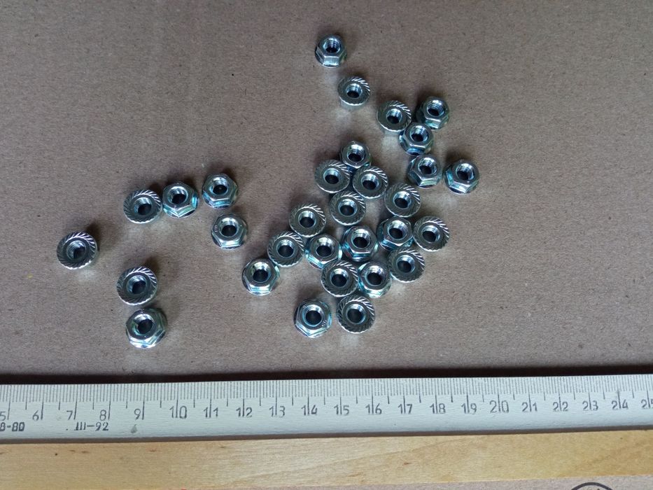 Метизы. Шайбы, гайки и другие.