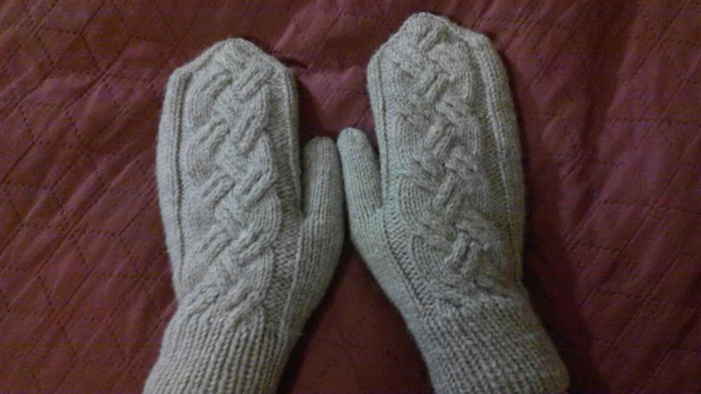 Продам тёплые вязаные варежки ручной работы