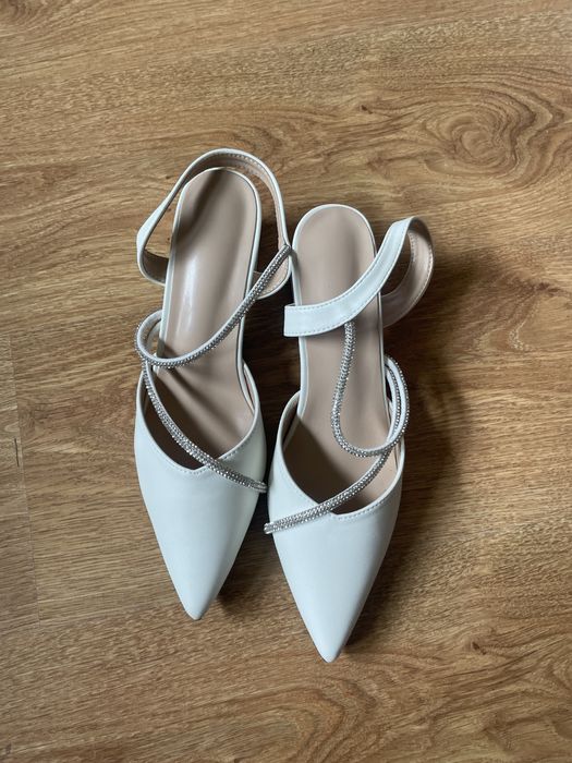 Buty na obcasie, buty ślubne