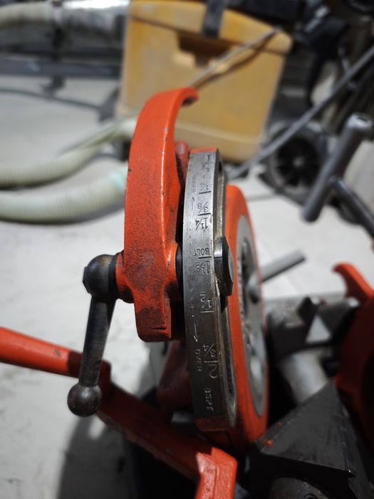 Torno eléctrico de abrir roscas Ridgid