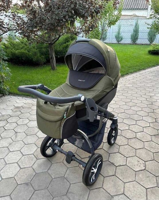 Дитячий візочок .