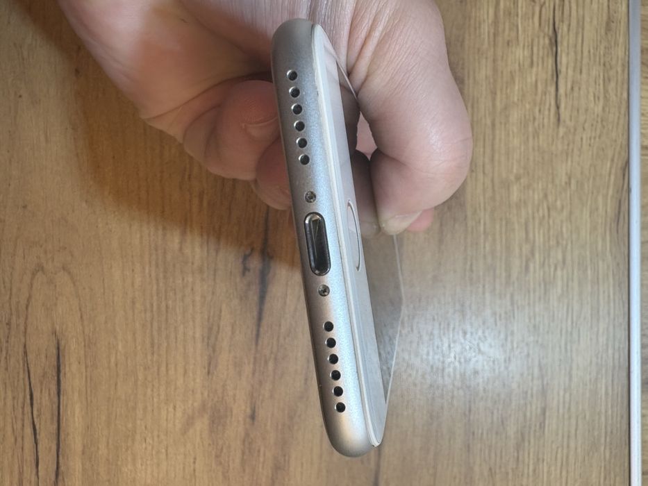 Apple Iphone 8 64GB kondycja baterii 82%