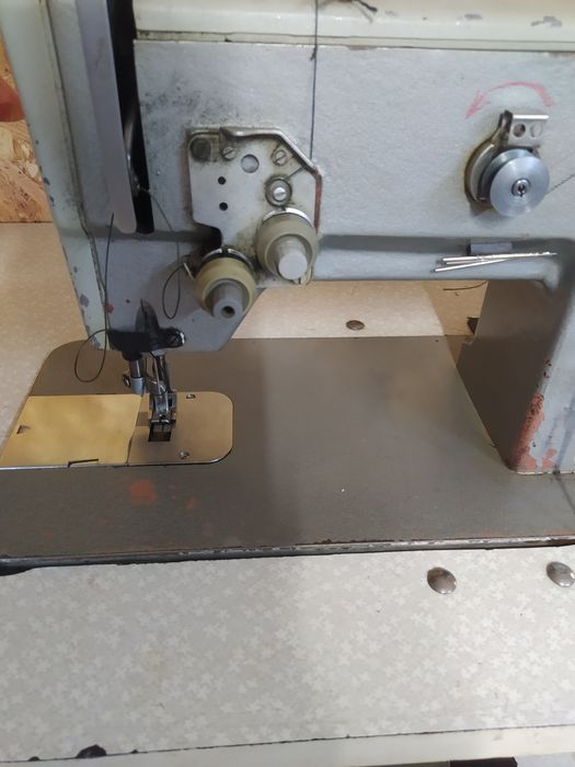 Промислова швейна машина