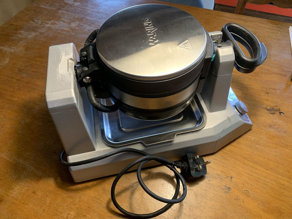 Màquina Profissional de Waffles Dupla Waring
