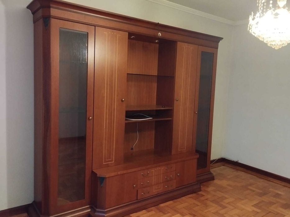 Elegante Móvel de Sala de Estar em Madeira - Perfeito para a sua Sala